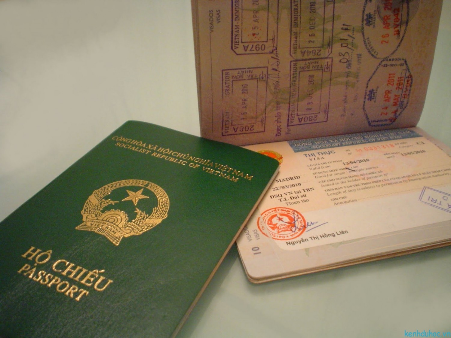 Cấp lại giấy phép xuất nhập cảnh cho người không quốc tịch cư trú tại Việt Nam